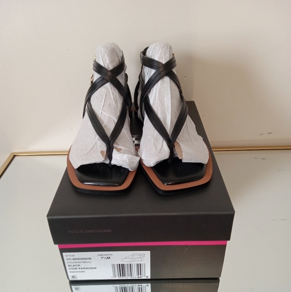 Vince Camuto Black Leather Brenndie Buckle Sandal Flat Size 71/2 - Picture 6 of 8